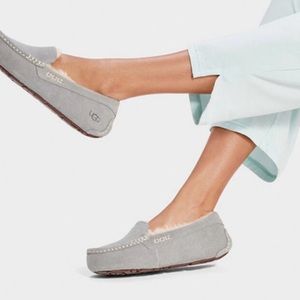 UGG slippers Ansley NEW IN BOX!